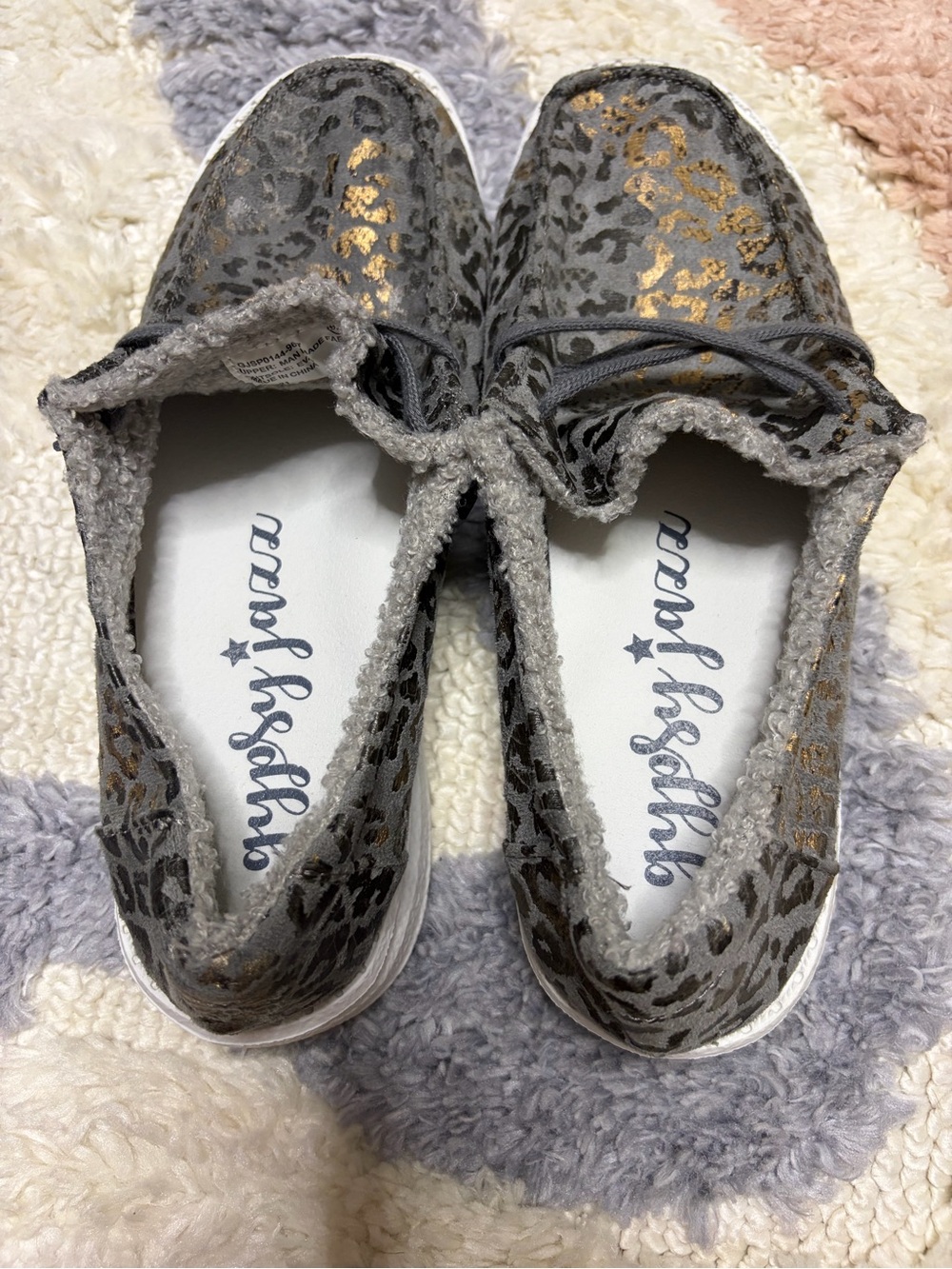 Gypsy Jazz Women’s Gray Leopard Slip-On Sneakers with Gold Accents. Size 9.5 - Picture 5 of 6